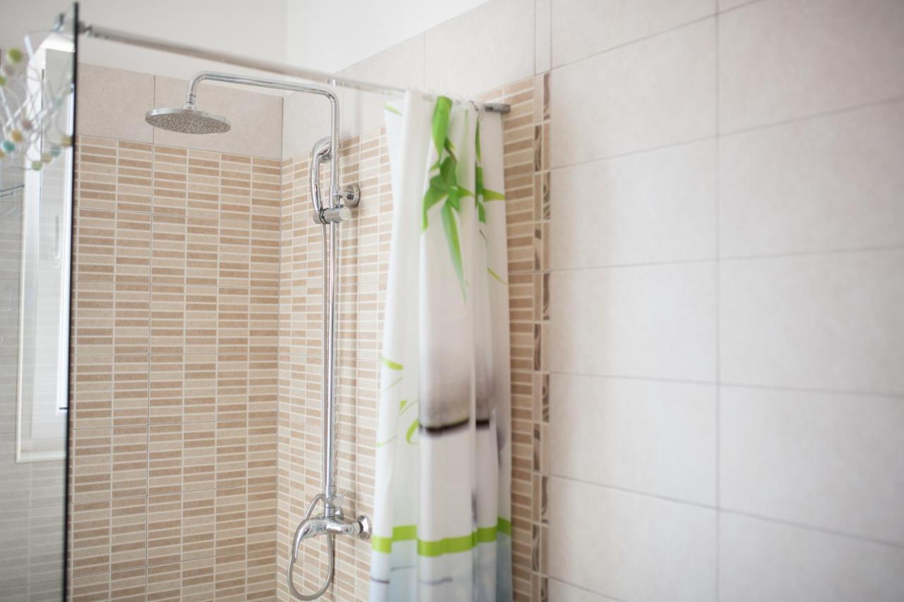 Apartament Red Karmenita